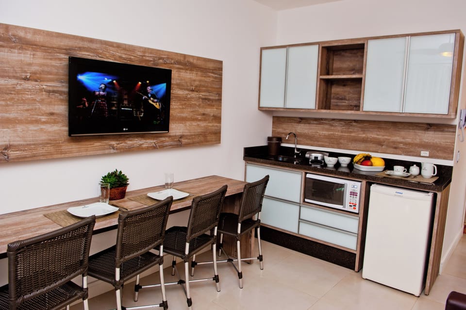 32-inch LCD TV with cable channels, TV