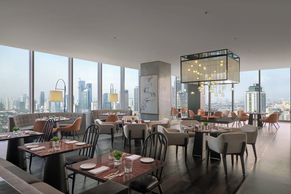 2 restaurants; breakfast, lunch, and dinner served