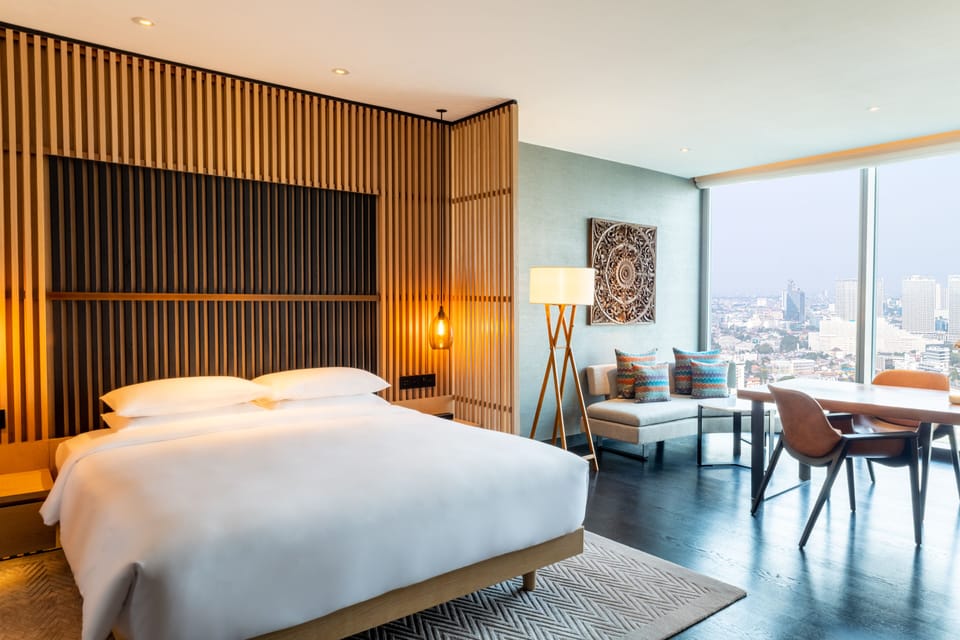 Room, 1 King Bed | Premium bedding, minibar, in-room safe, desk