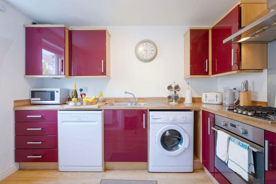 A fully equipped kitchen with everything you need to cook a home-cooked meal.