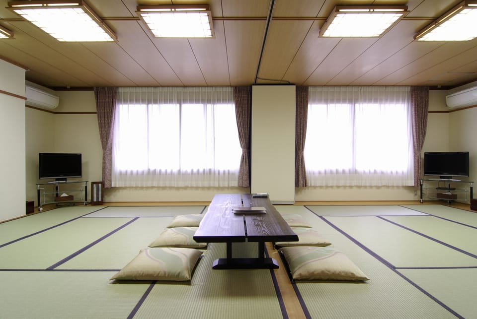 Standard Room, Japanese Futon, Shared Bathroom (for 4-6 people), Non Smoking | In-room dining