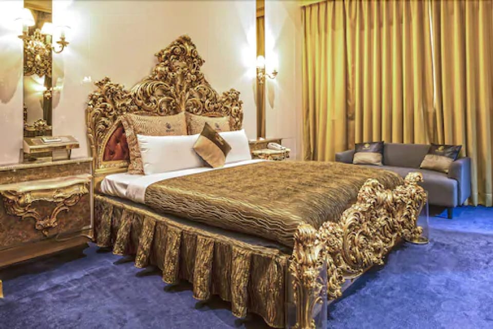 Economic room | Blackout drapes, iron/ironing board, free WiFi, bed sheets