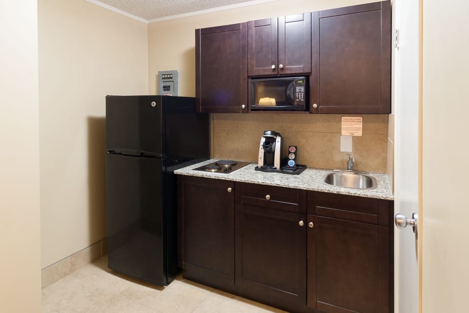 Standard Room, 2 Double Beds, Non Smoking, Kitchen (Pet Friendly) | Private kitchenette | Coffee/tea maker, fridge, microwave
