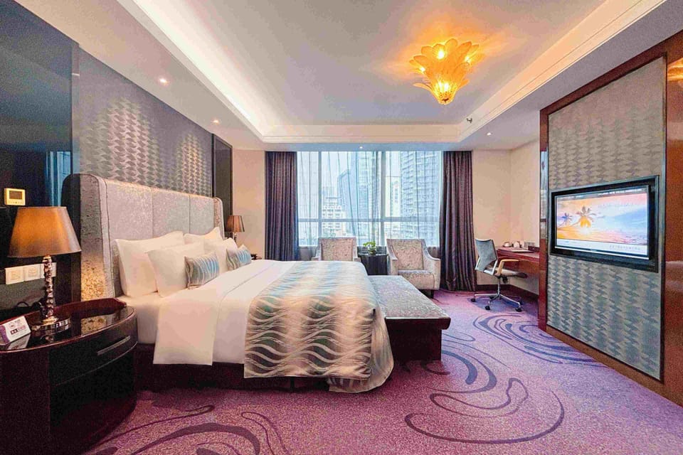 Jade Suite | Premium bedding, in-room safe, desk, blackout drapes