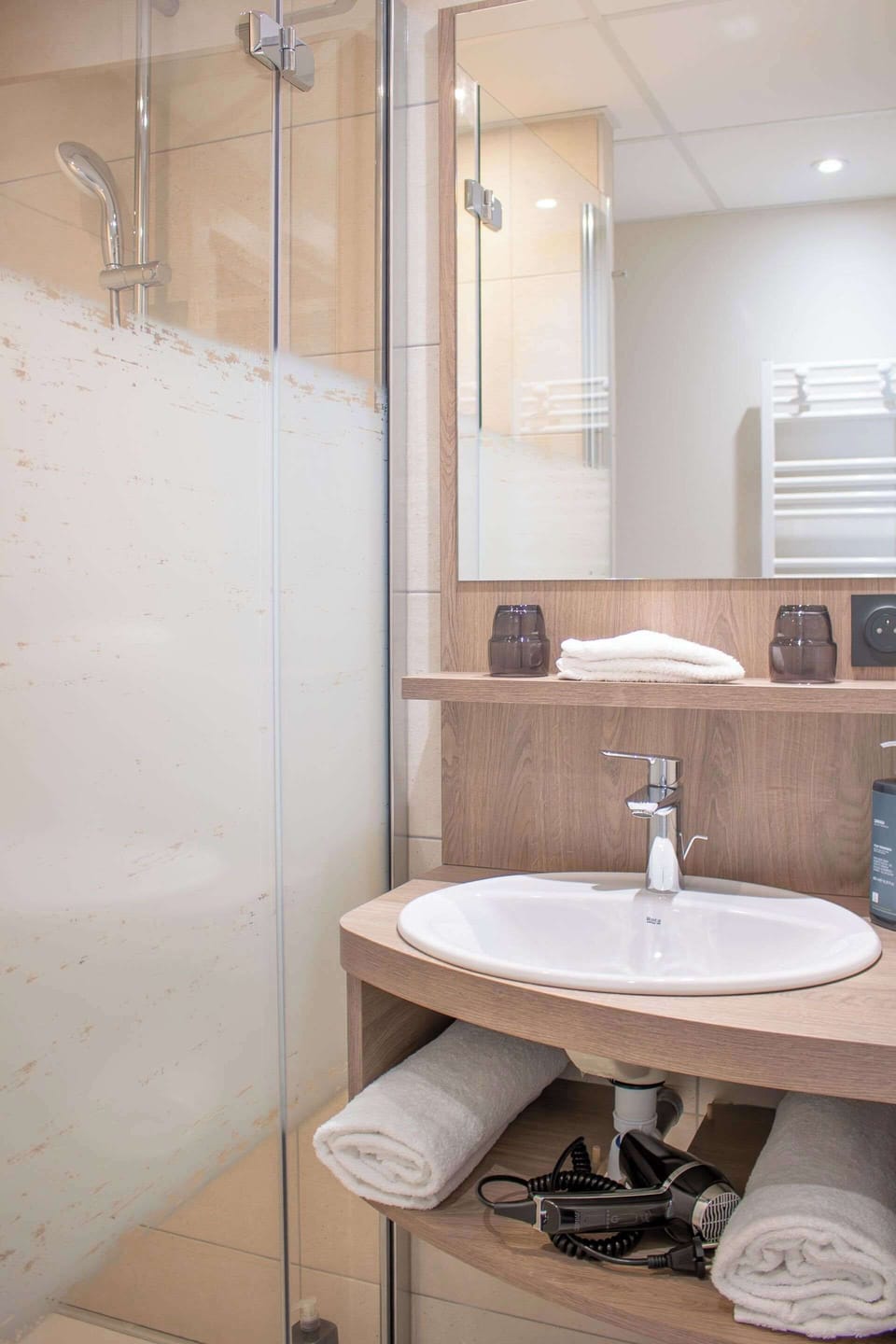 Premium bedding, desk, blackout drapes, soundproofing