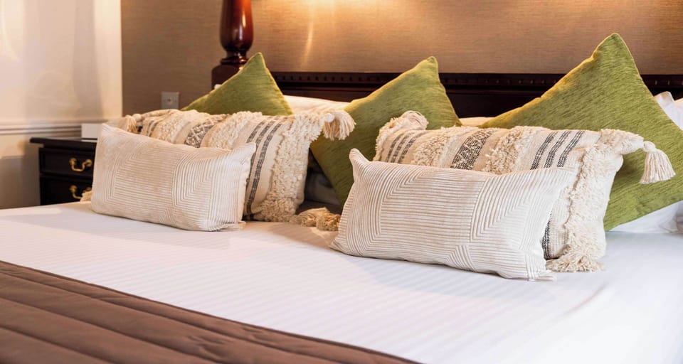 Executive Room, 1 Double Bed, Non Smoking | Iron/ironing board, travel crib, WiFi (free), individually decorated