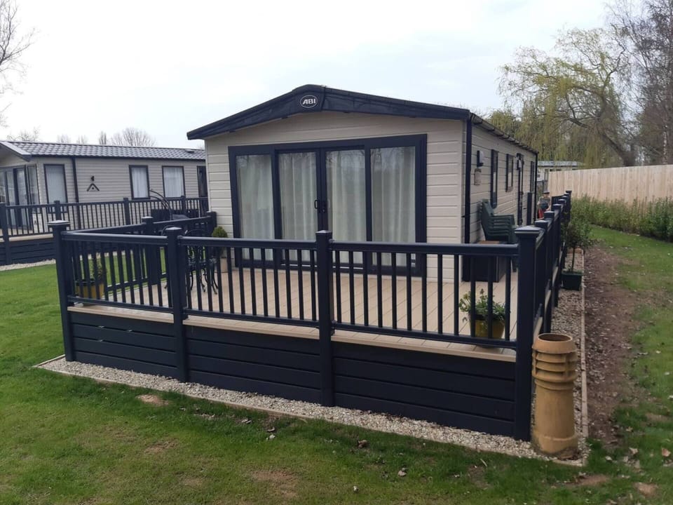 Cabin | Exterior