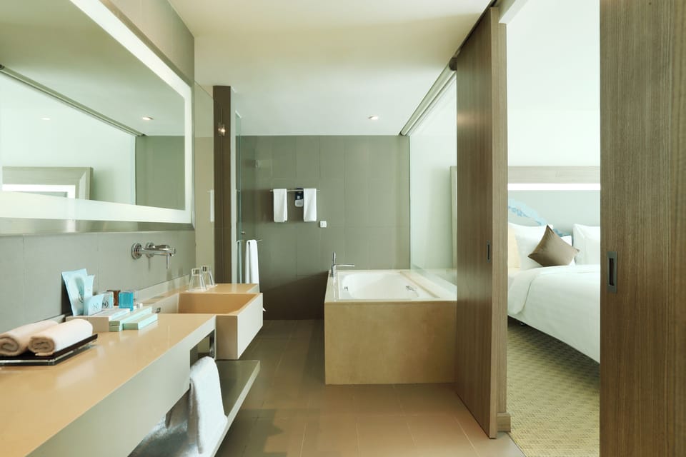 Executive Suite, 1 King Bed | Bathroom | Eco-friendly toiletries, hair dryer, slippers, towels