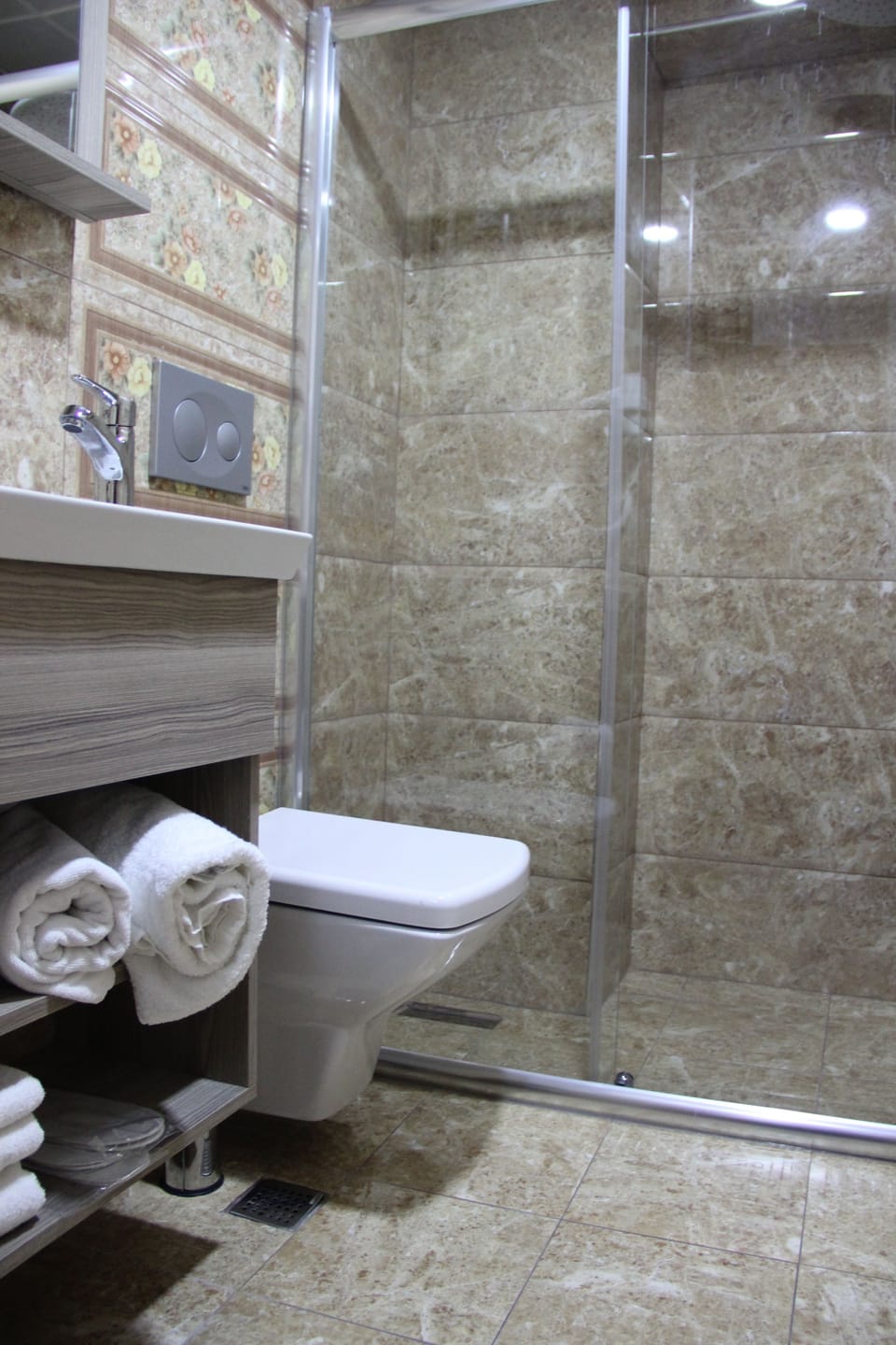 Standard Double or Twin Room | Bathroom | Shower, free toiletries, hair dryer, slippers