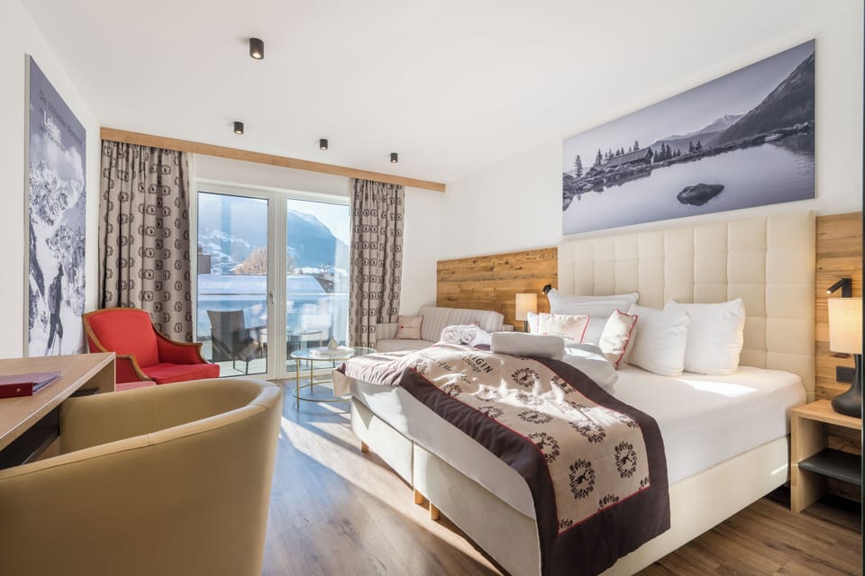 Comfort Room | Minibar, in-room safe, WiFi (free), bed sheets