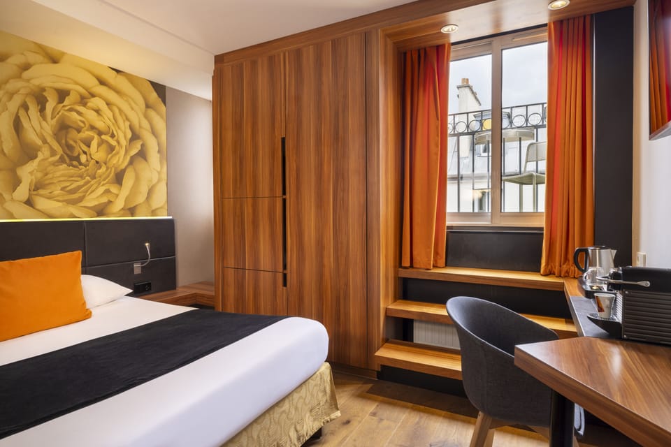 Deluxe Double Room, Balcony | Minibar, in-room safe, desk, blackout drapes