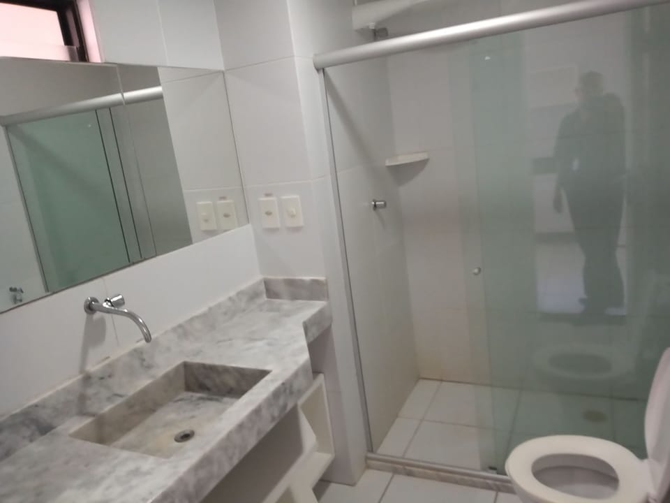 Shower, free toiletries, towels