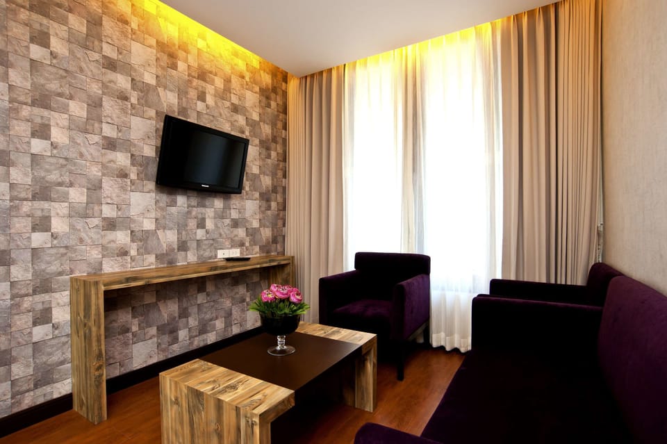 Cattelya Suite | Premium bedding, minibar, in-room safe, desk