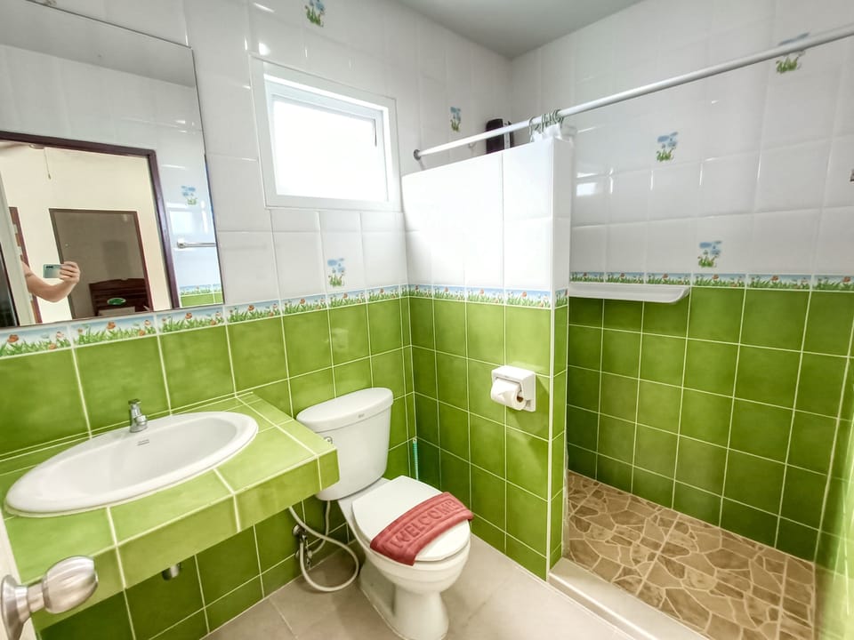 Apartment, Balcony, Mountain View | Bathroom | Shower, hair dryer, towels, soap