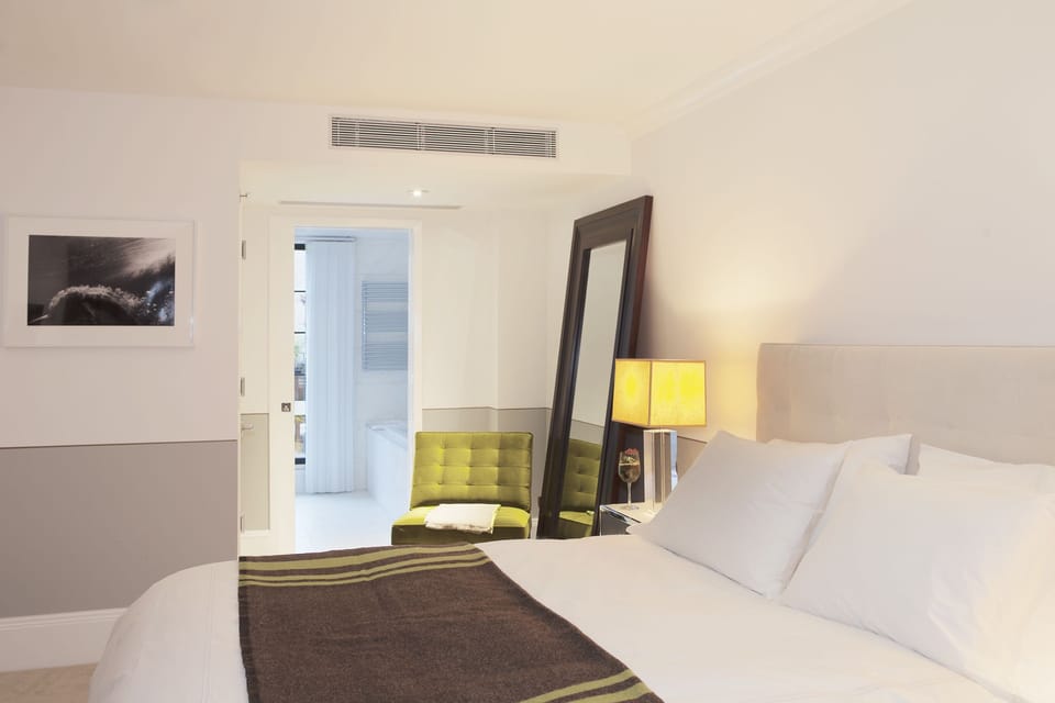 Premium bedding, minibar, in-room safe, desk