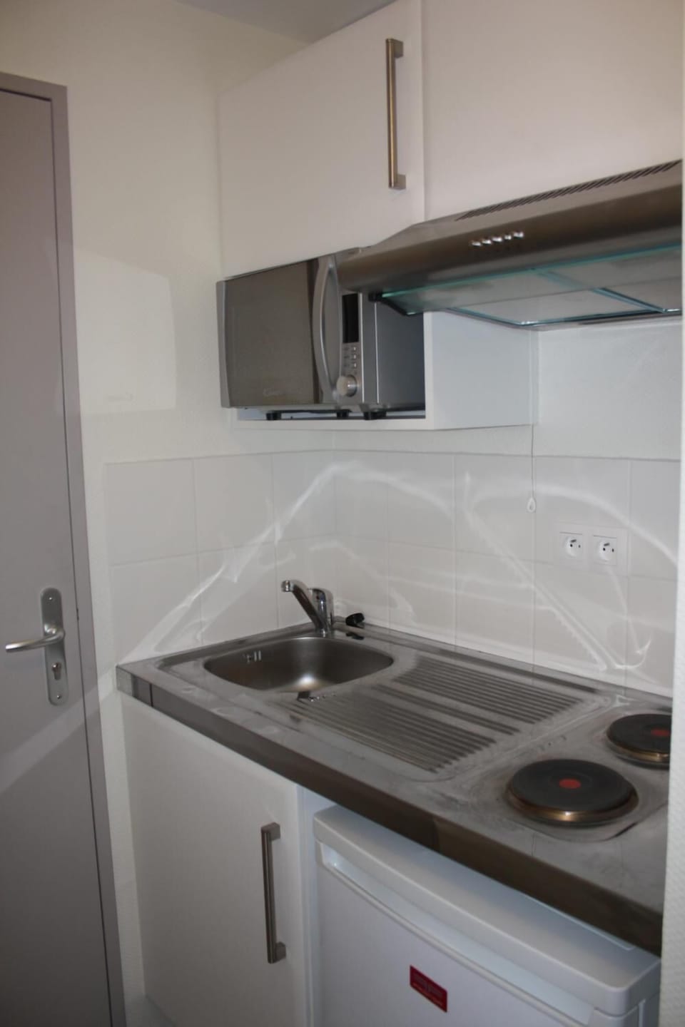 Apartment, 1 Bedroom | Private kitchen | Fridge, microwave, stovetop, cookware/dishes/utensils