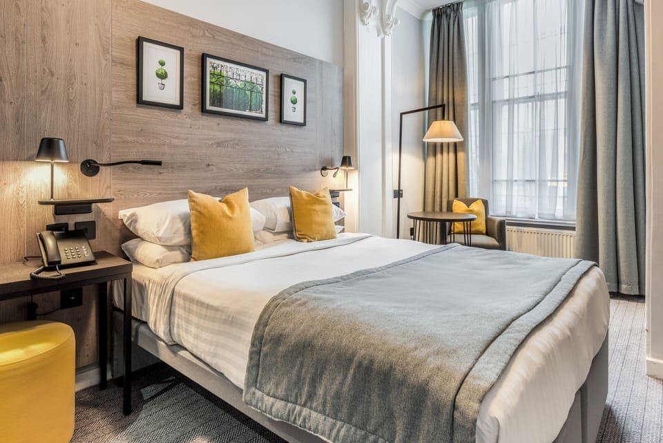 Superior Double Room, Ensuite | Premium bedding, in-room safe, blackout drapes, iron/ironing board
