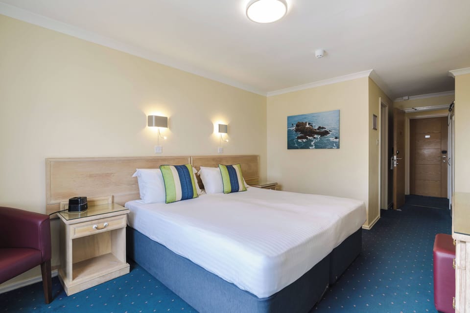 WiFi (free), bed sheets