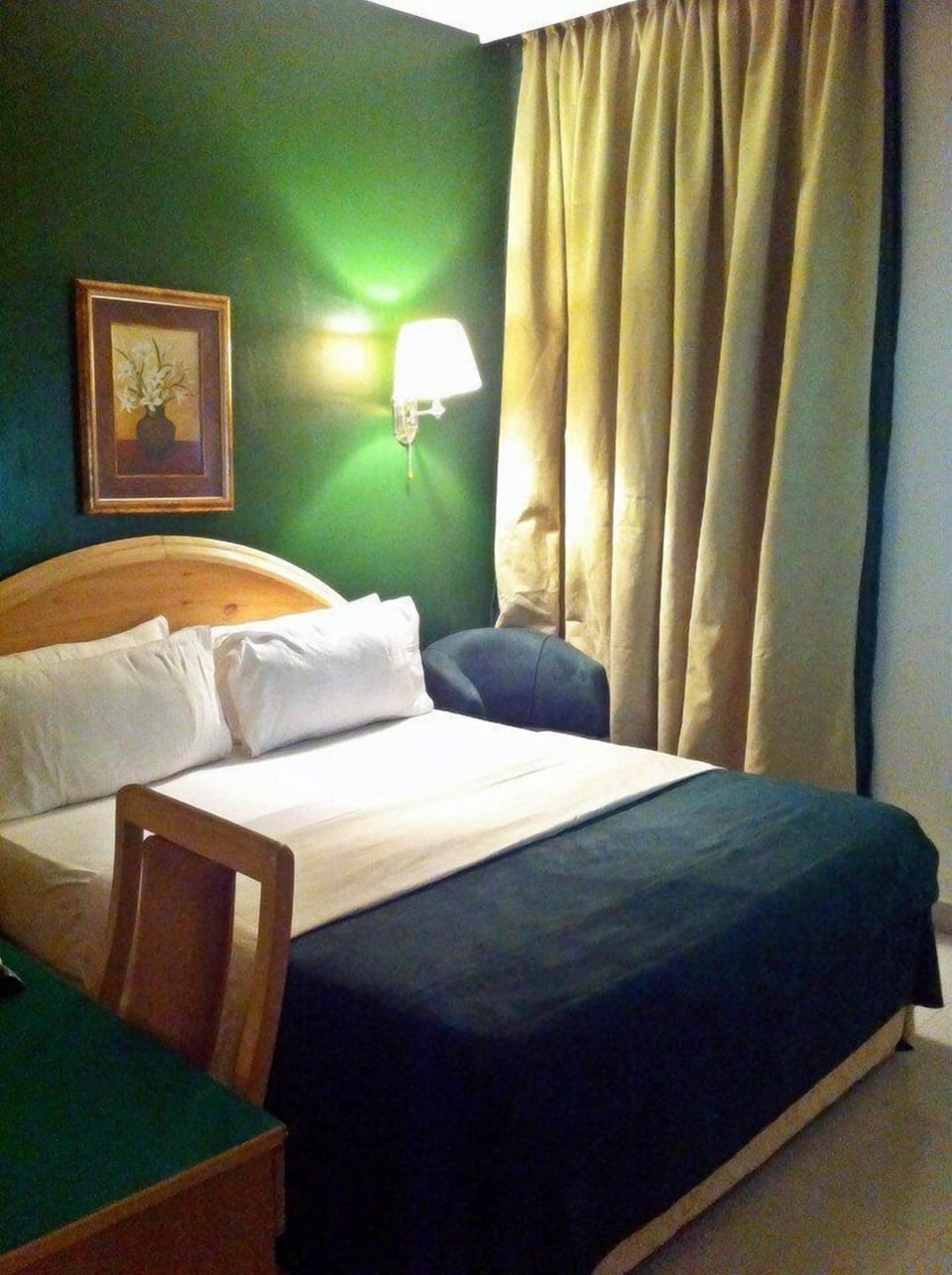 Room | In-room safe, free WiFi, bed sheets
