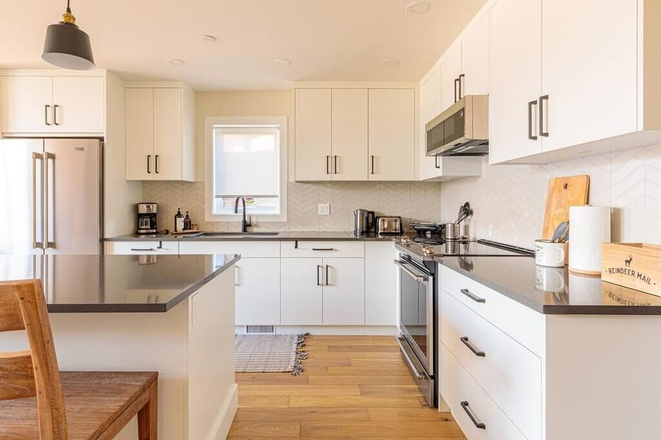 Modern, fully equipped kitchen for effortless meals.