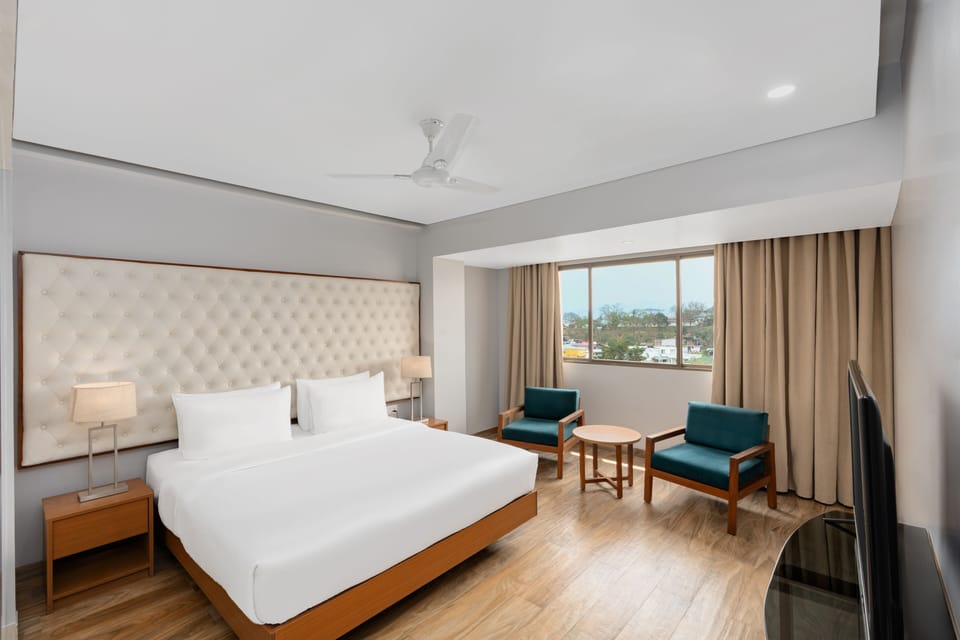 Suite, 1 Bedroom | Minibar, in-room safe, desk, laptop workspace