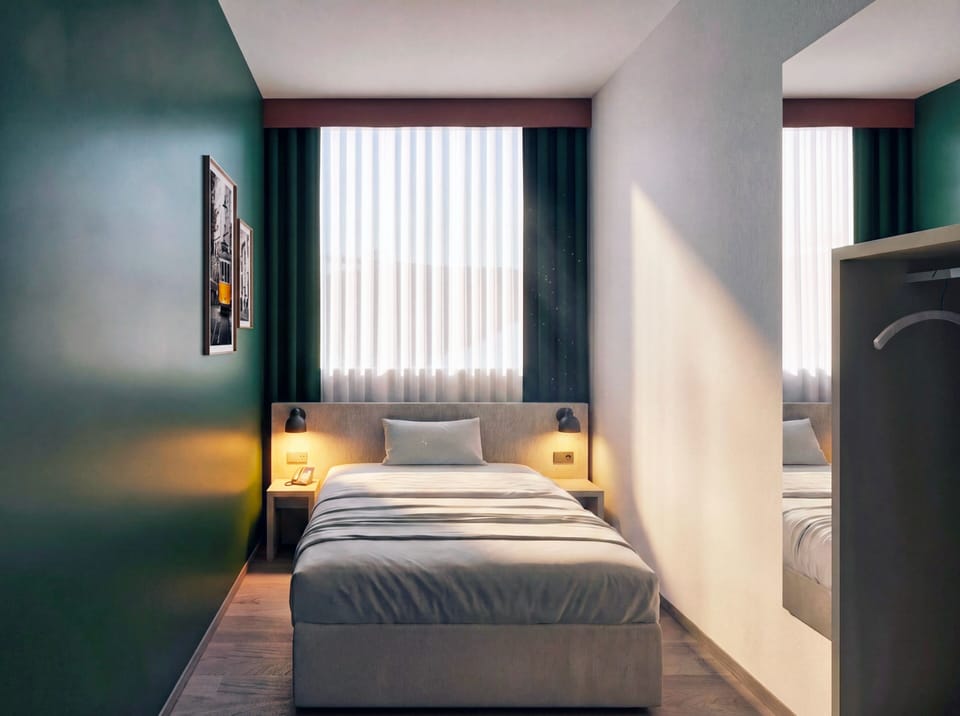 Room, 1 Queen Bed | In-room safe, desk, laptop workspace, blackout drapes