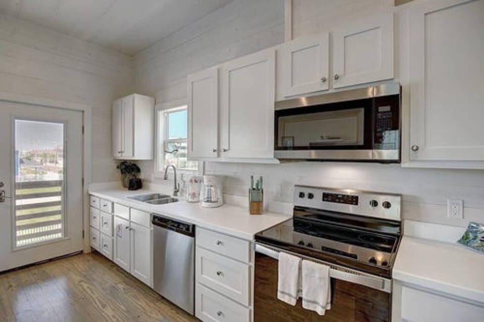 Fully Stocked Kitchen / Standard Coffee Maker