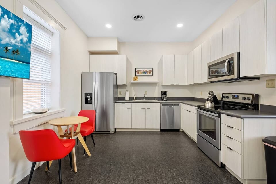 Eat in stocked modern kitchen.