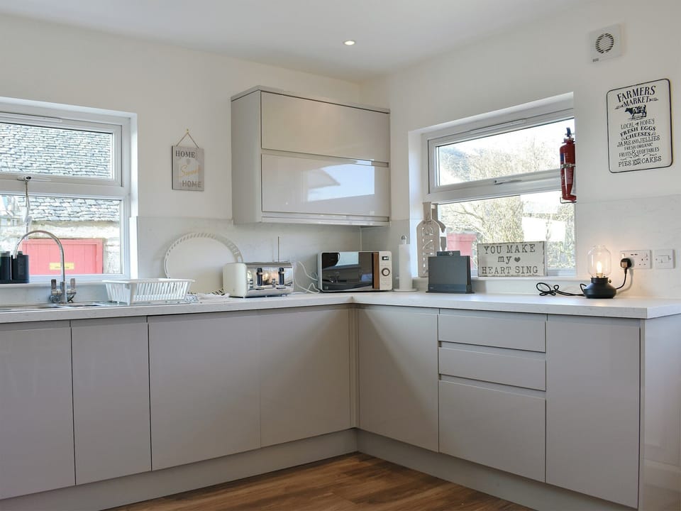 Well equipped kitchen | Loanmhor, West Bennan, near Shannochie