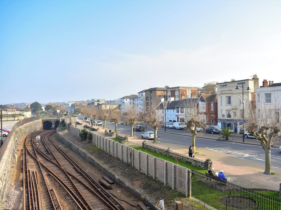 Surrounding area | Coastguard Cottage, Ryde