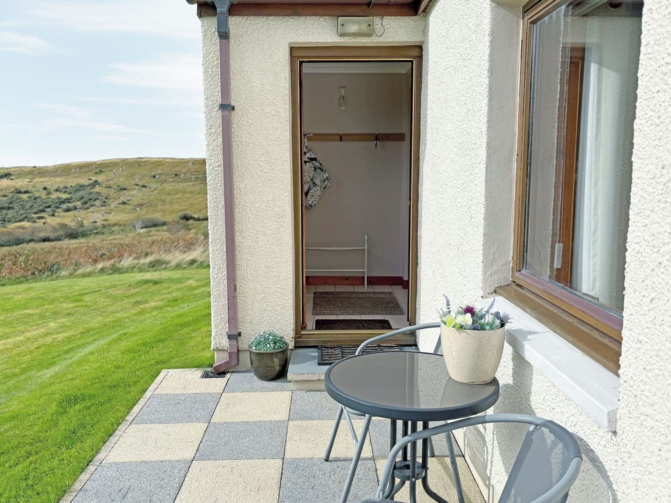Entrance and seating area | Bayview - Gairloch Cottages - Bayview, Gairloch