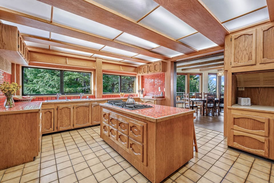 Kitchen - double sinks and gas cook top