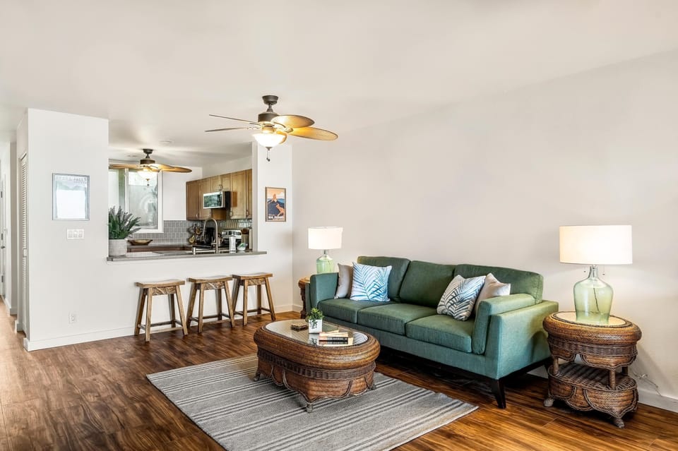 Condo, Multiple Beds, Ocean View (Keauhou Kona Surf & Racquet Club #1-1) | Living area | 48-inch flat-screen TV with cable channels, TV