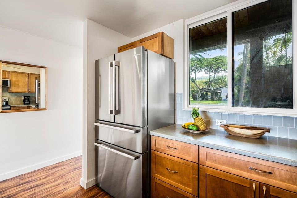 Condo, Multiple Beds, Ocean View (Keauhou Kona Surf & Racquet Club #1-1) | Private kitchen | Coffee/tea maker, paper towels, dining table