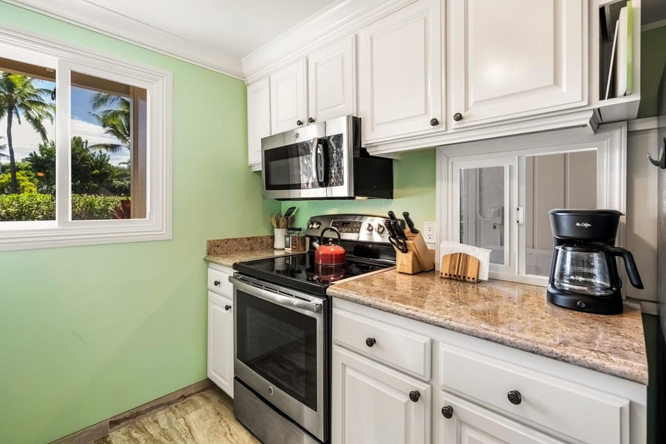 Condo, Multiple Beds (Keauhou Kona Surf & Racquet Club #58) | Private kitchen | Dishwasher, paper towels