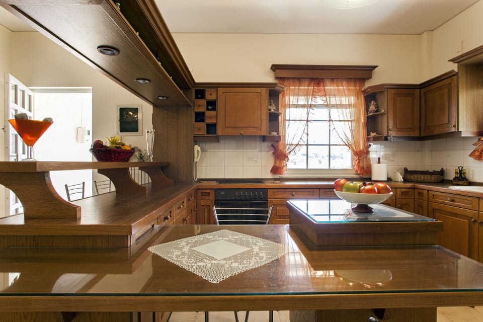 Classic House | Private kitchen | Fridge, oven, stovetop, coffee/tea maker