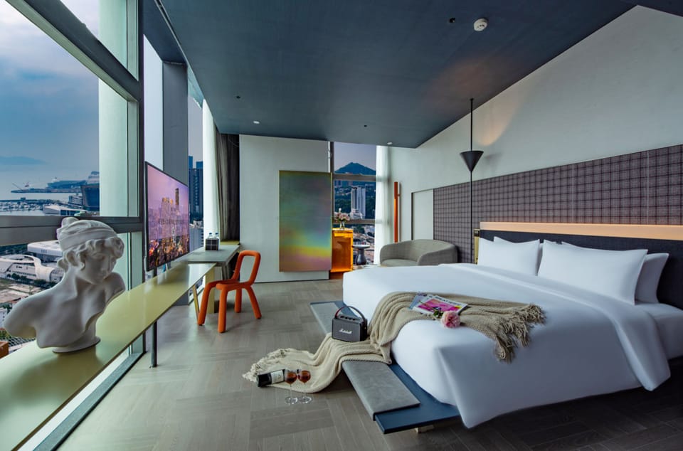 Premium bedding, in-room safe, desk, laptop workspace