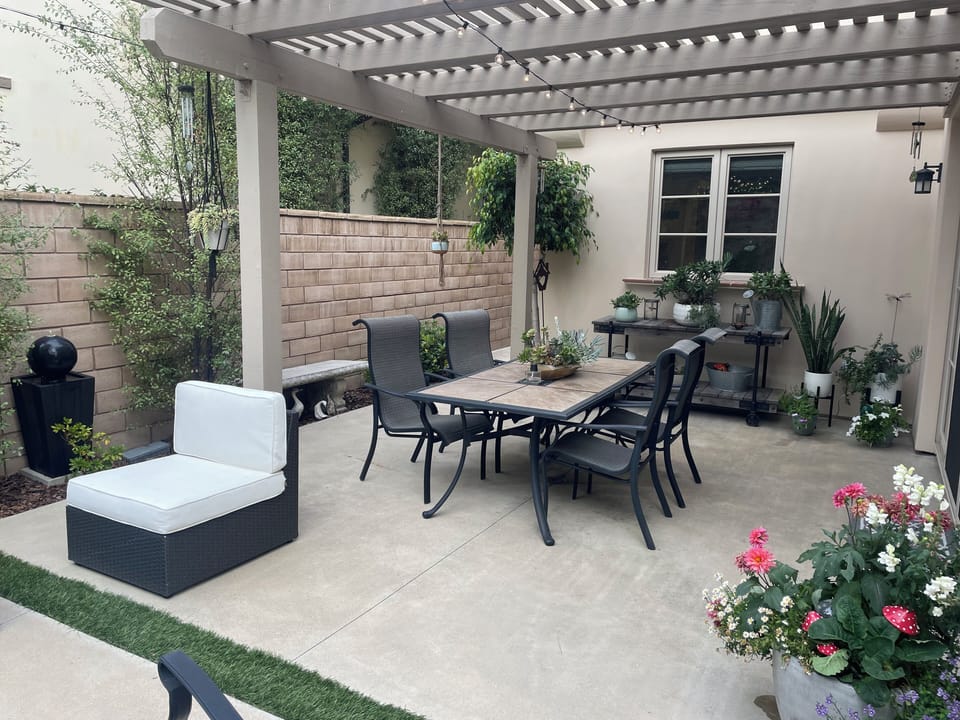 Outdoor dining