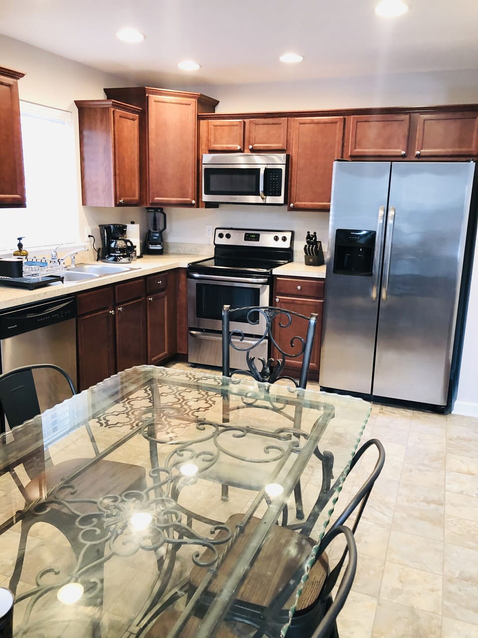 Large Eat-in Kitchen with Counter Extension for Storage or Buffet-style Meals!
