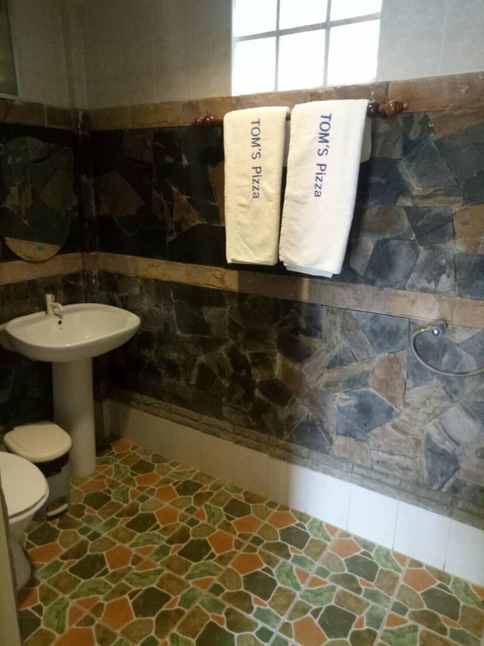 Shower, free toiletries
