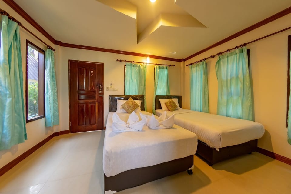 Deluxe Twin Room | Free WiFi, bed sheets