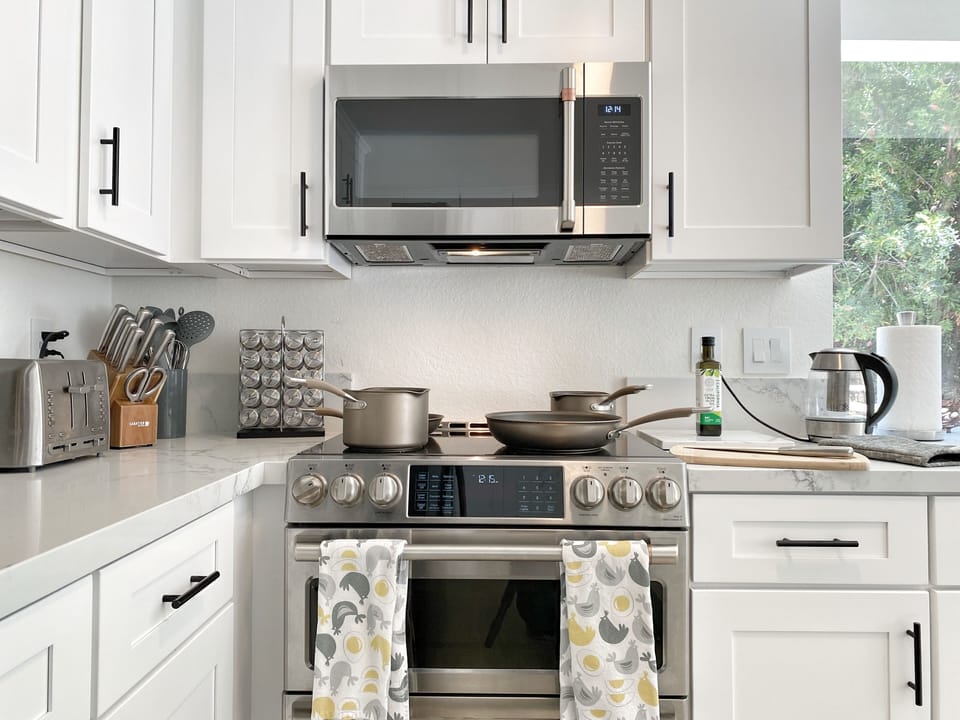 Cafe induction cooktop is fast, precise and safe for all ages.