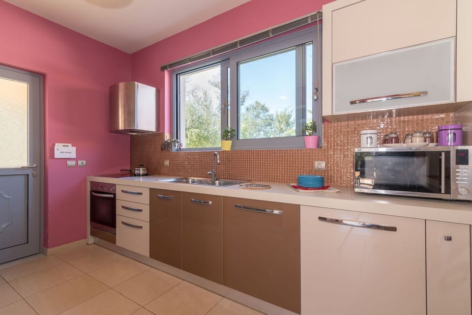 Astarte Villas - Istar Luxurious Villa with Private Pool and Tennis Court