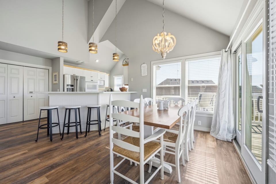 Dining Area - Top Level
