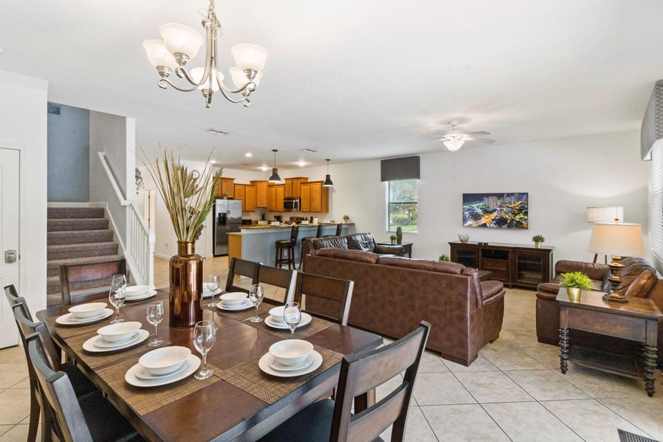 This open concept of entryway to the dining room and living room provides an immediate sense of flow which gives you ample space to move around.