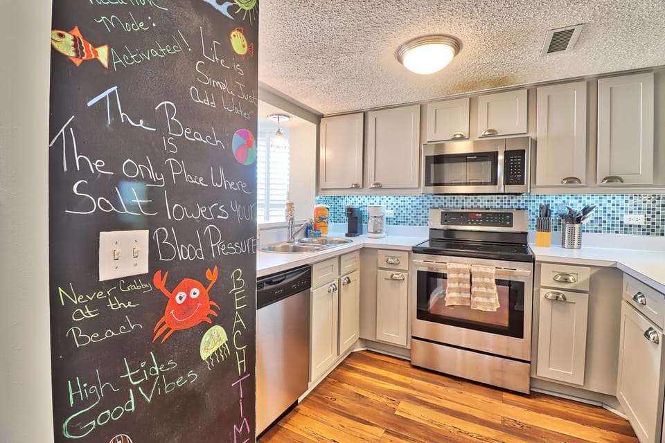 Updated Kitchen w/New Appliances