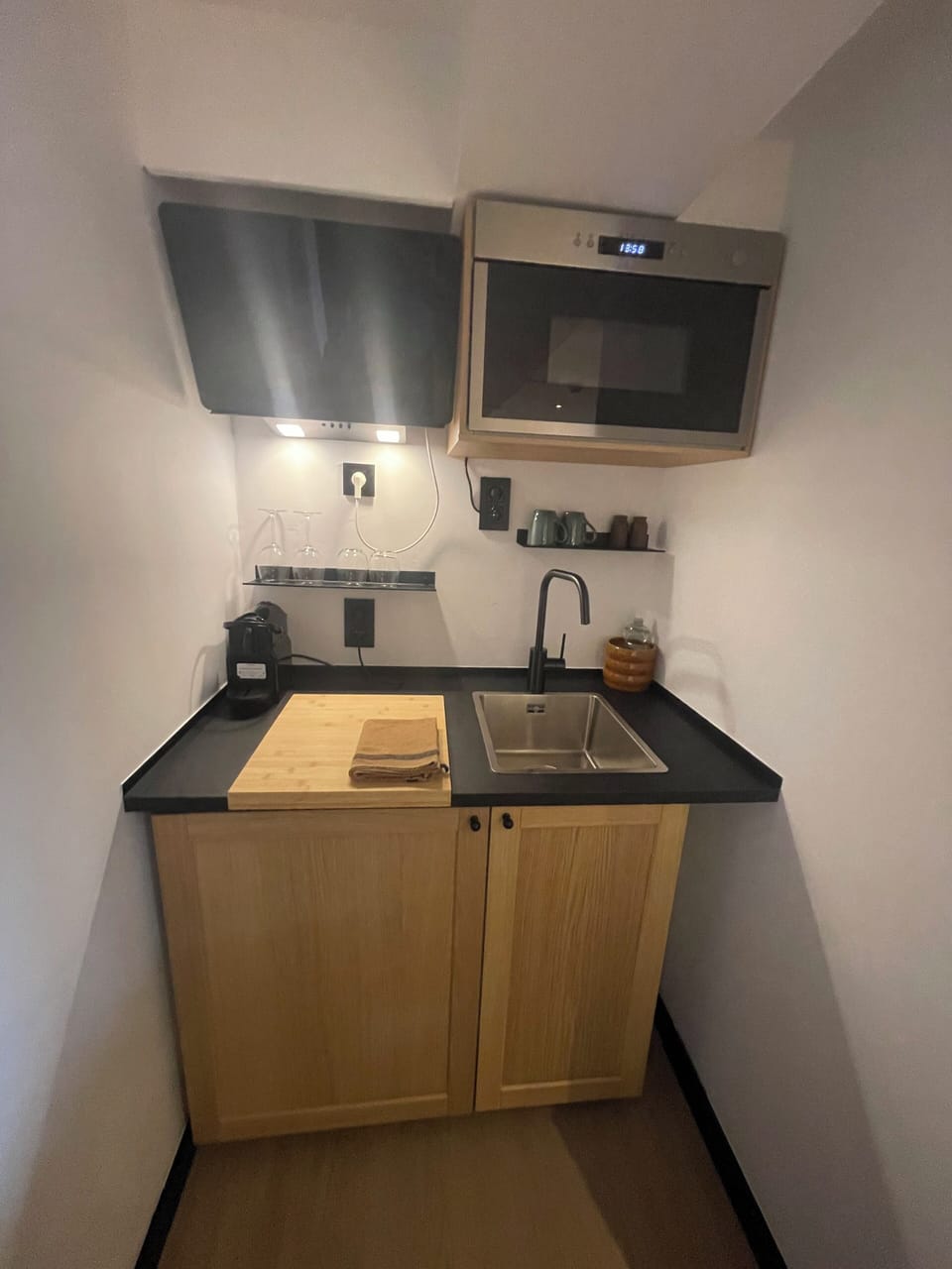 Single Room, 1 Double Bed, Balcony (2nd floor) | 1 bedroom, individually decorated, individually furnished