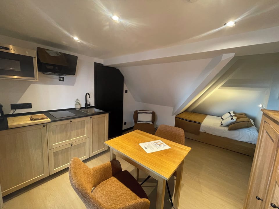 Single Room, 1 Double Bed, Balcony (Attic, 2nd floor) | Private kitchenette | Fridge, microwave, electric kettle