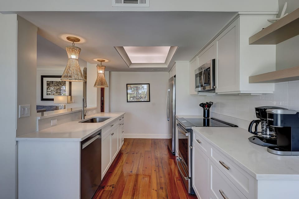 7 Lands End Road - Kitchen (1st Floor)