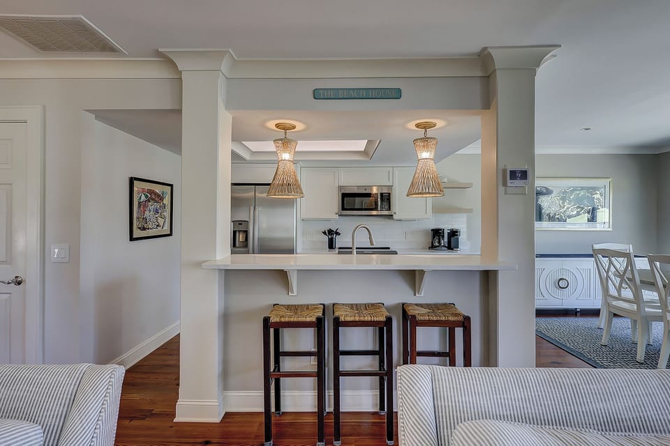 7 Lands End Road - Living/Kitchen Area (1st Floor)